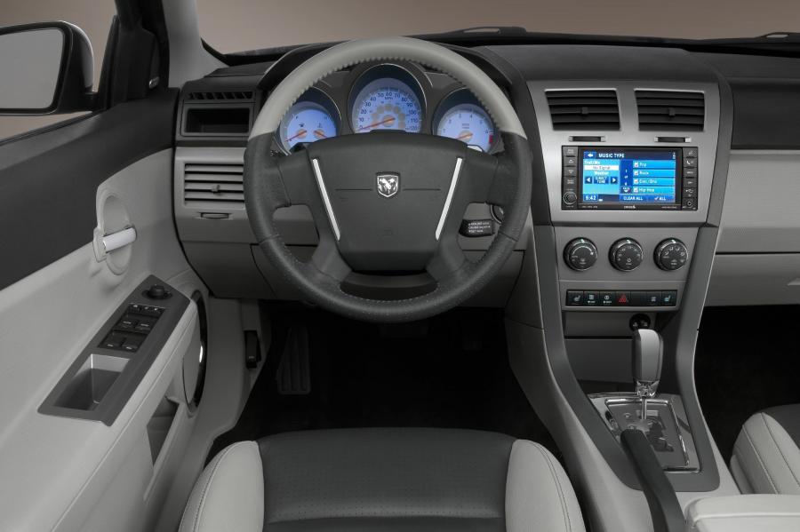  Dodge Avenger R/T 2010 года  (фото 4 из 5)